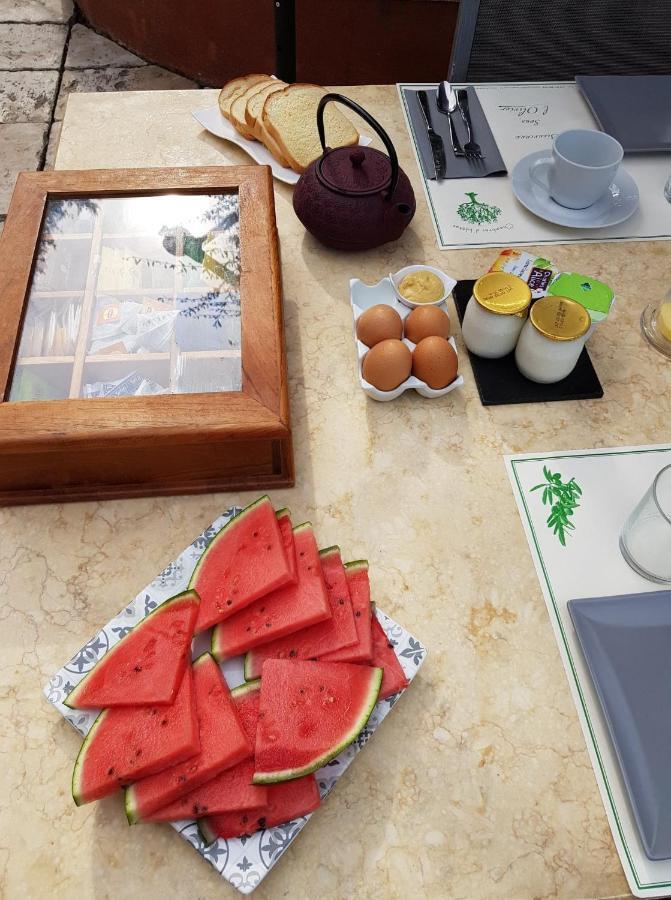 マントン スー ロリヴィエ Bed & Breakfast エクステリア 写真